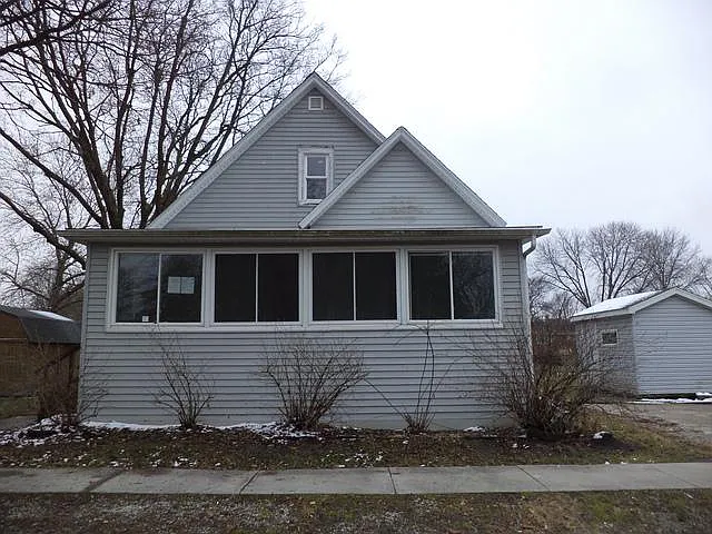 305 W North St photo 1