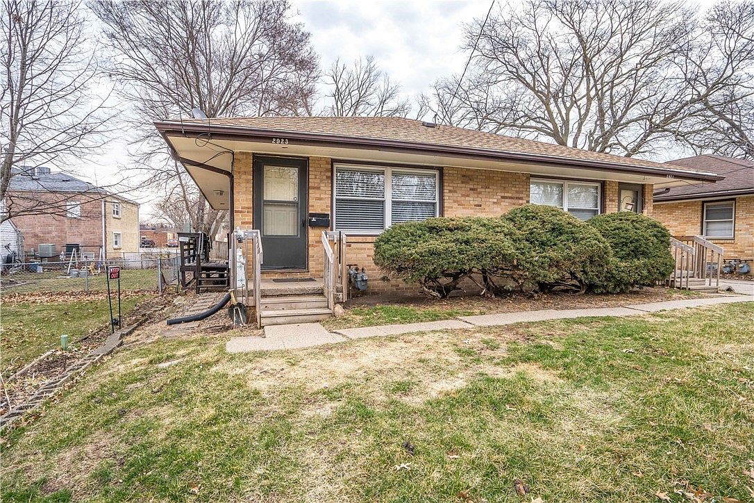 2921 49th Pl, Des Moines, IA 50310 Zillow