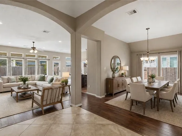 2125 Pioneer Pass, Seguin, TX 78155
