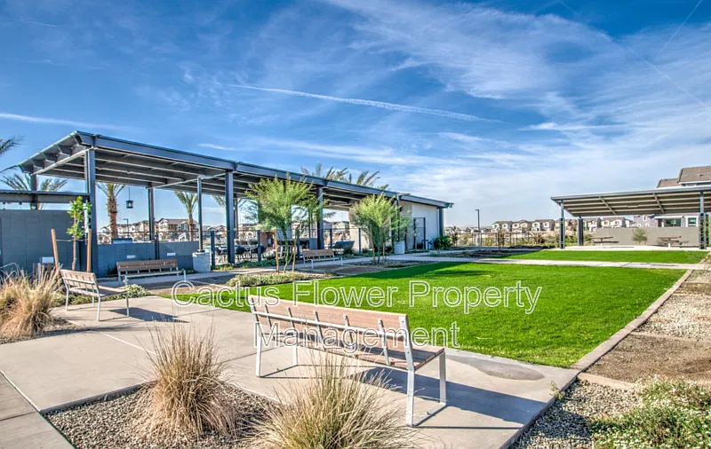 3 bed, 3.0 bath, 1738 sqft, $2,440 — Photo 3