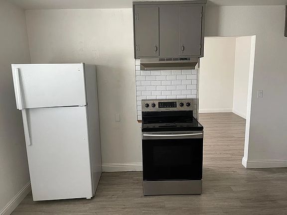 4th image of 141 Starr Ave #141