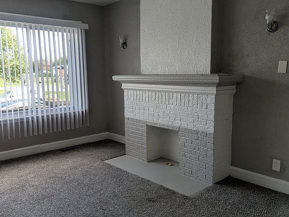 2nd image of 3825 Waverly St #1