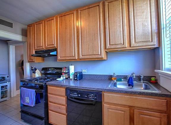 4th image of 1369 McCausland Ave Unit 3