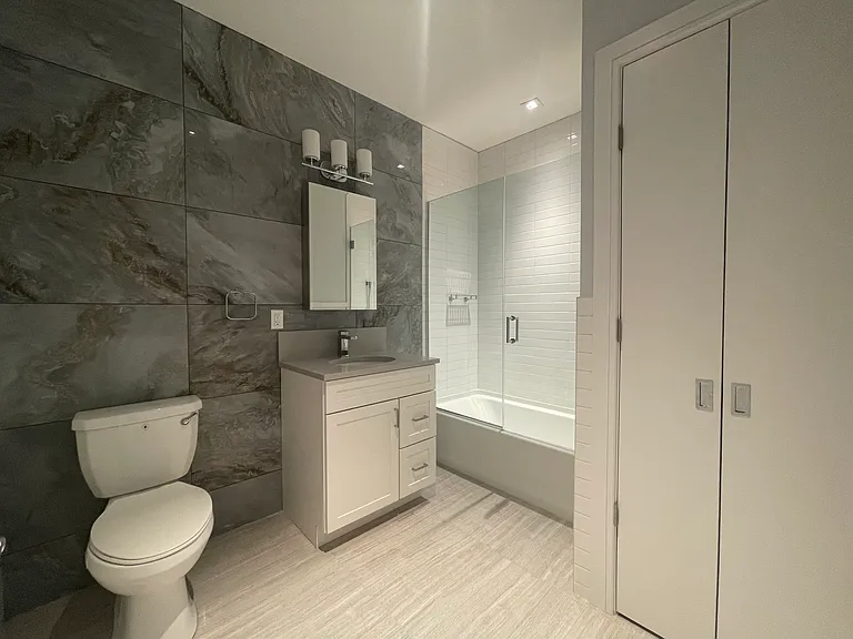 251 E Park Ave #3F — Photo 2