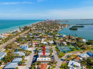 2704 2nd St APT 2, Indian Rocks Beach, FL 33785