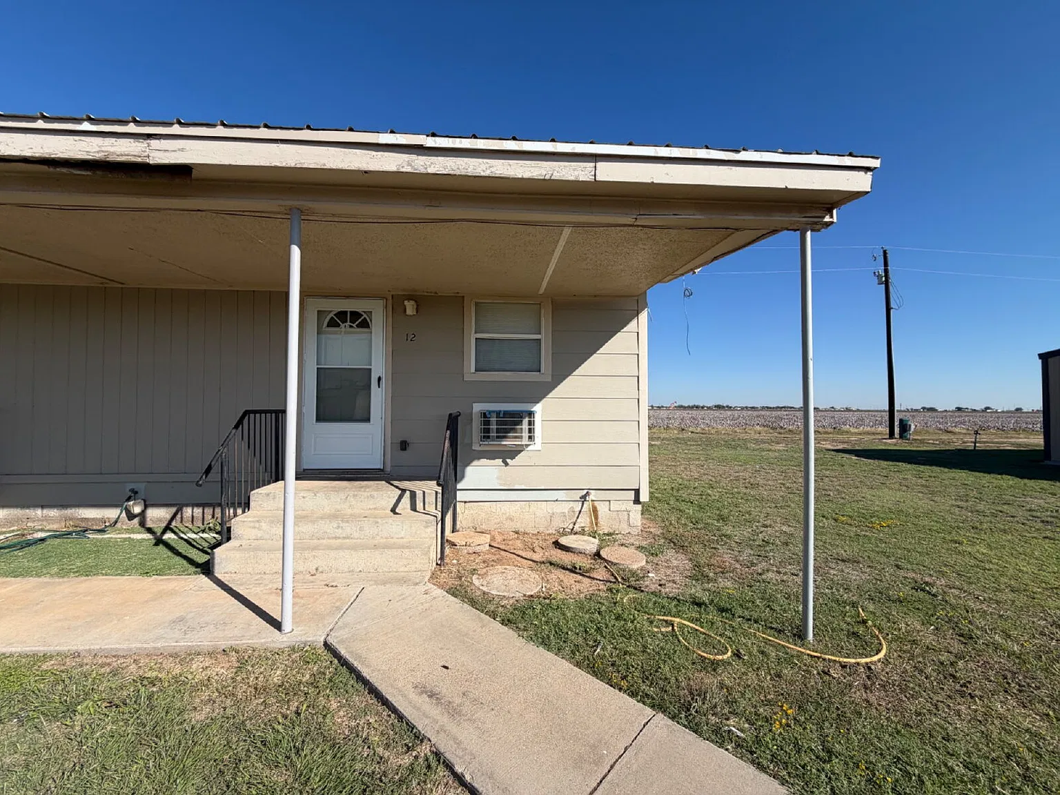 1 bed, 1.0 bath, 500 sqft, $500 — Photo 1