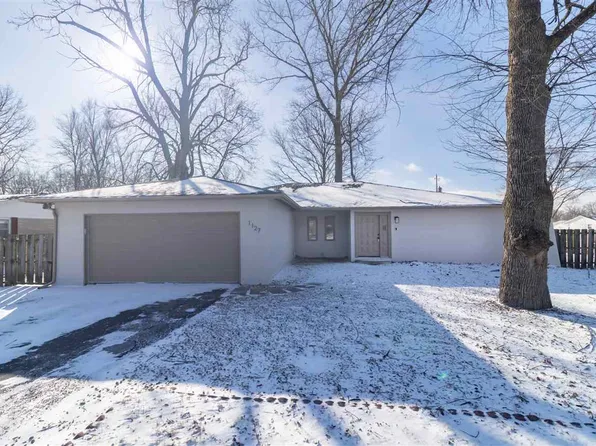 1127 Hickory Ln, New Castle, IN 47362
