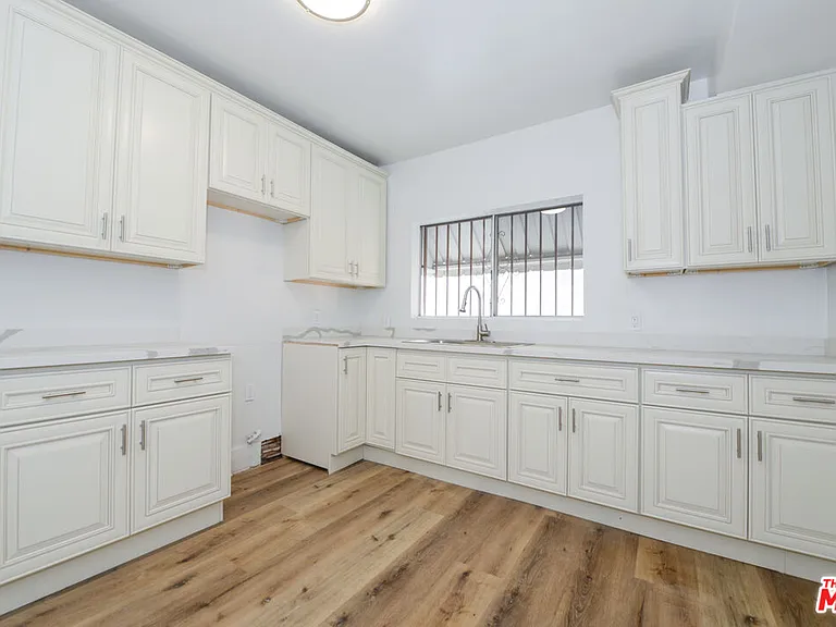 527 N Cummings St — Photo 5