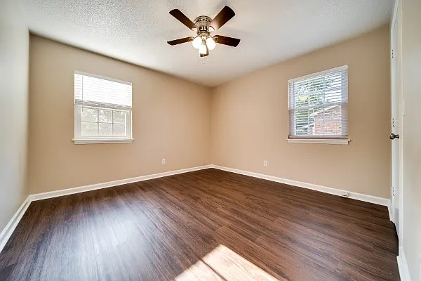 1184 Meadowview Dr — Photo 19