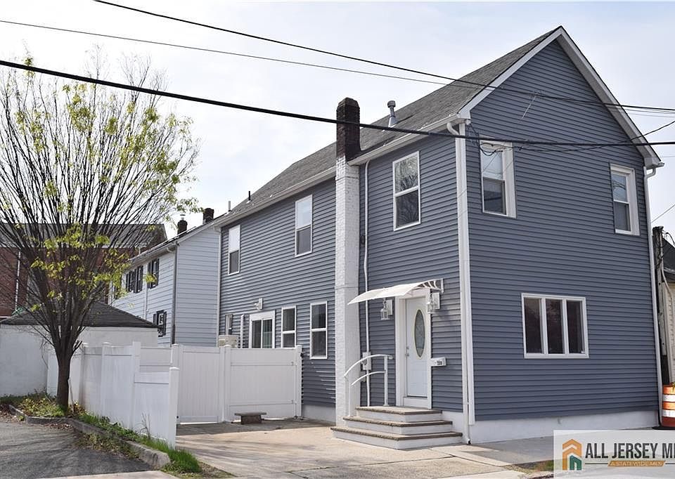 1st image of 209 1st St