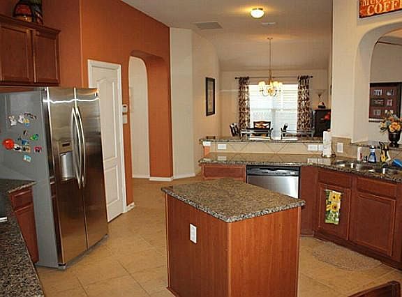 3rd image of 614 Grayson Ln