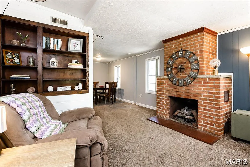 3 bed, 1.0 bath, 1806 sqft, $1,695 — Photo 3