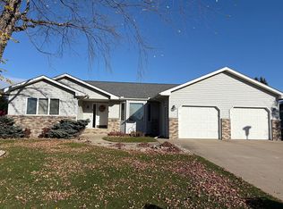 130 Benson Dr, Lewiston, MN 55952