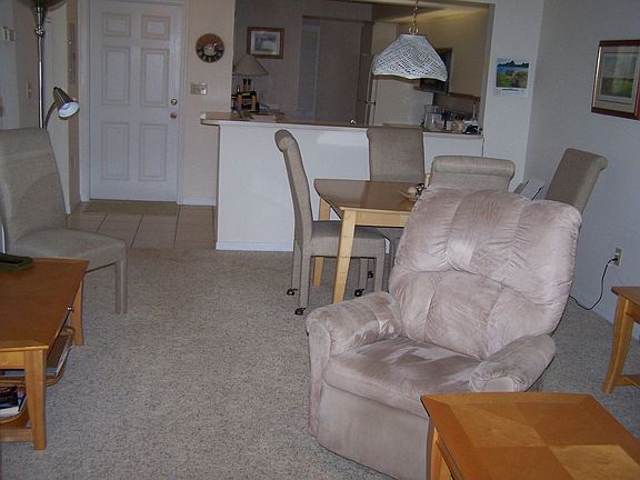4th image of 1049 Country Club Dr