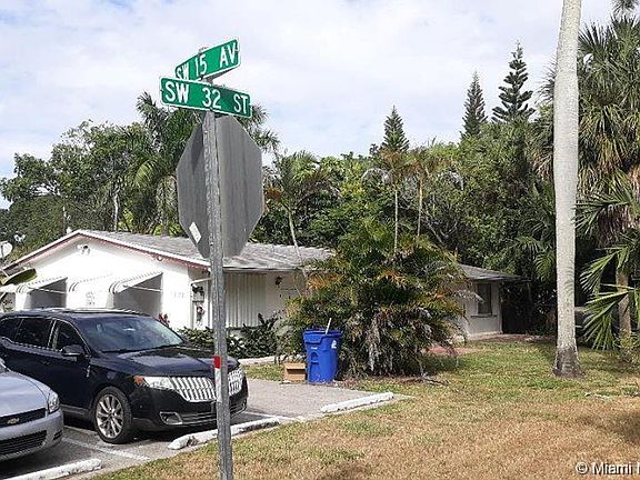 3rd image of 3120 SW 15th Ave APT W