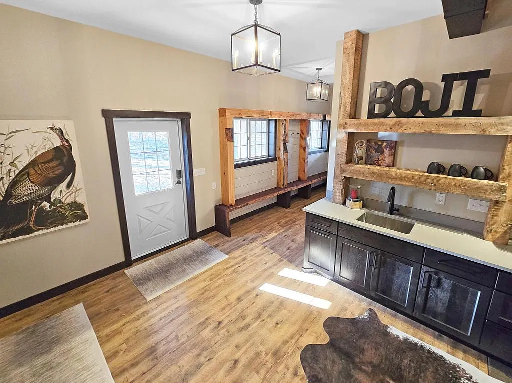 5104 Lake Shore Dr — Photo 4