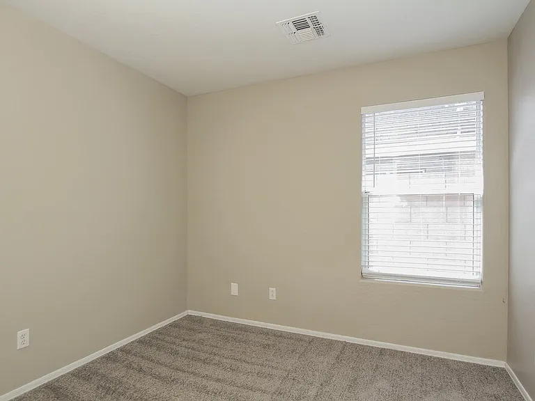 1652 N Serina — Photo 11