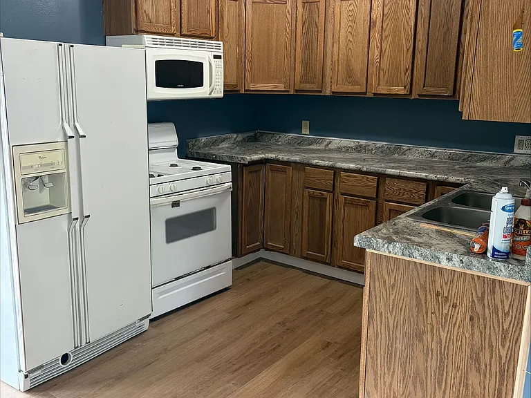 813 Chatham Dr — Photo 2