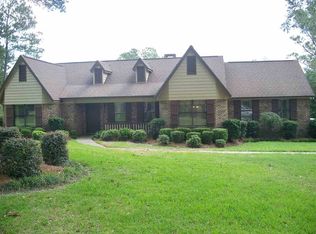 696 Meadowbrook Dr, Andalusia, AL 36420