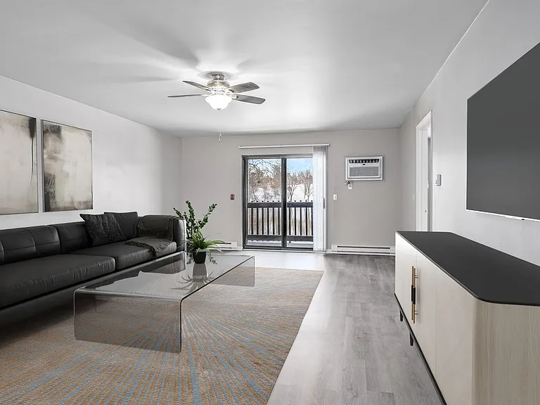 410 Fox Shores Dr — Photo 4