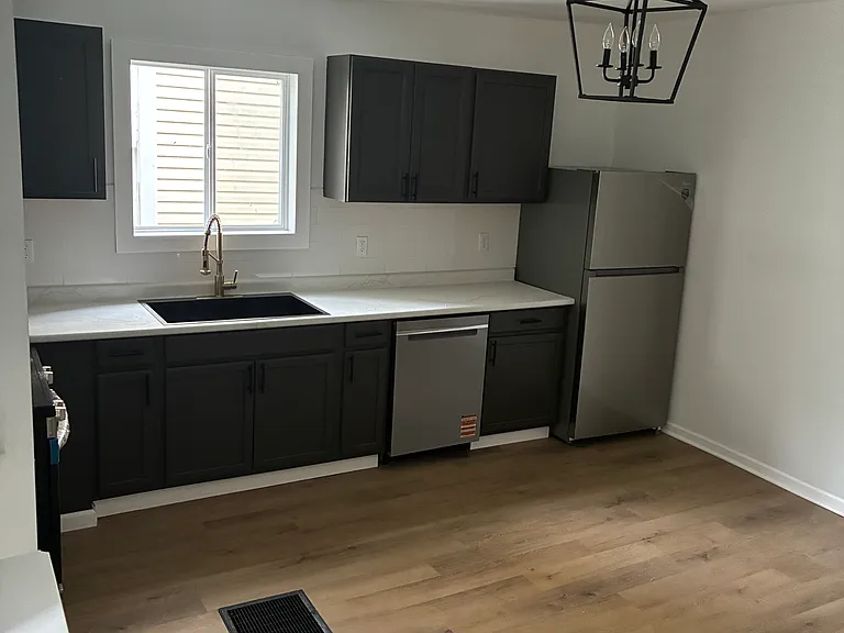 914 W Main St #1 — Photo 4