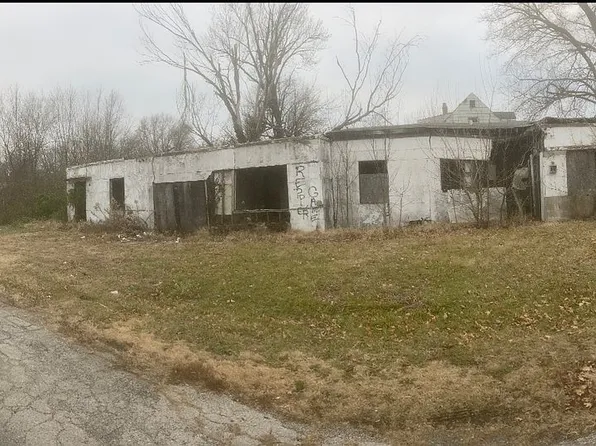 5716 Forest Blvd, East Saint Louis, IL 62204