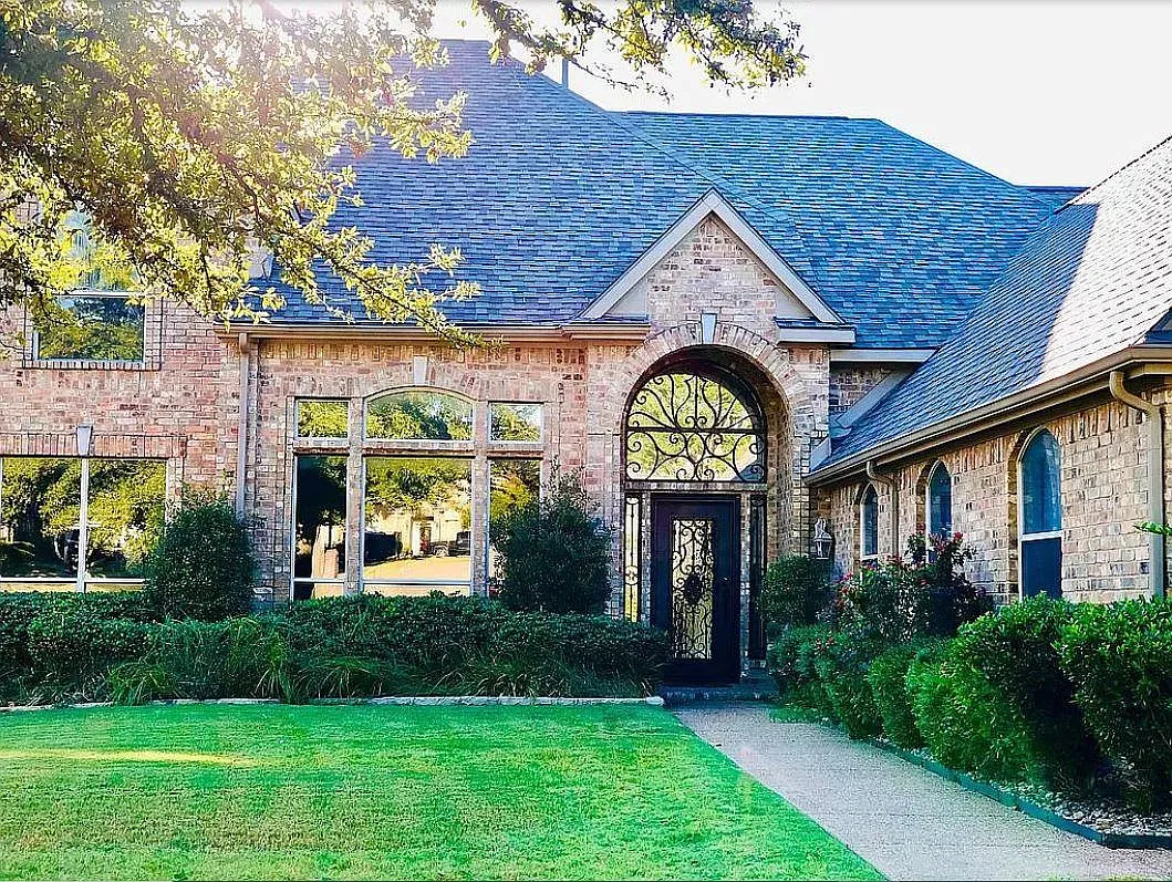 5 bed, 3825 sqft, $7,800 — Photo 1