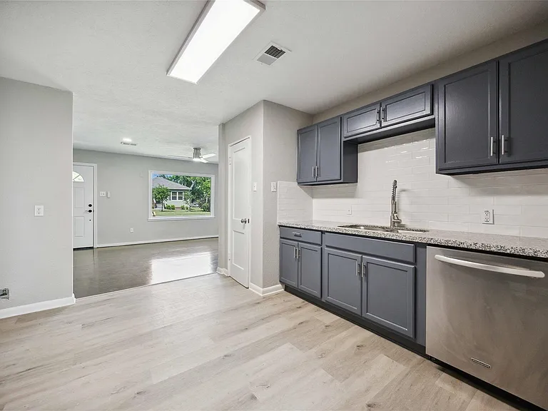5206 Willow Glen Dr — Photo 7