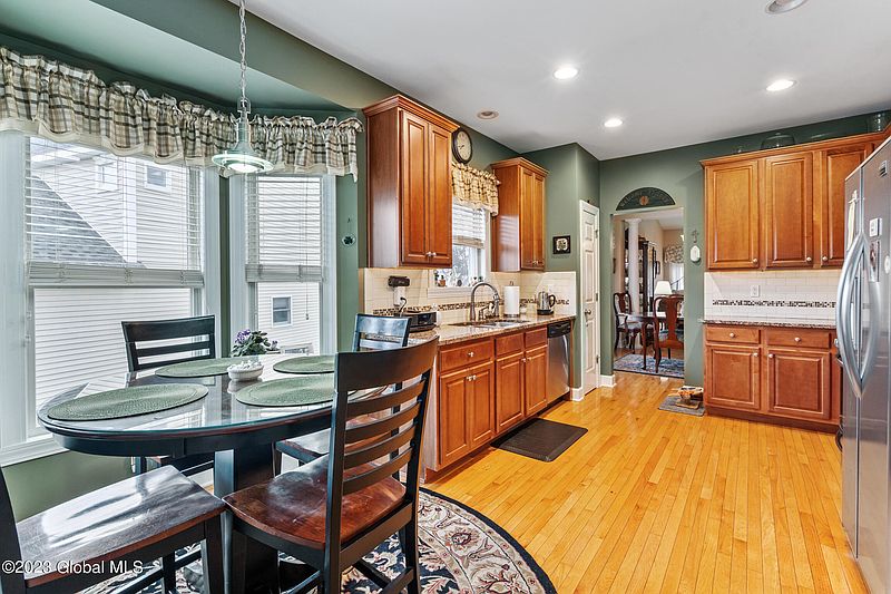 4th image of 12 Antonia Court