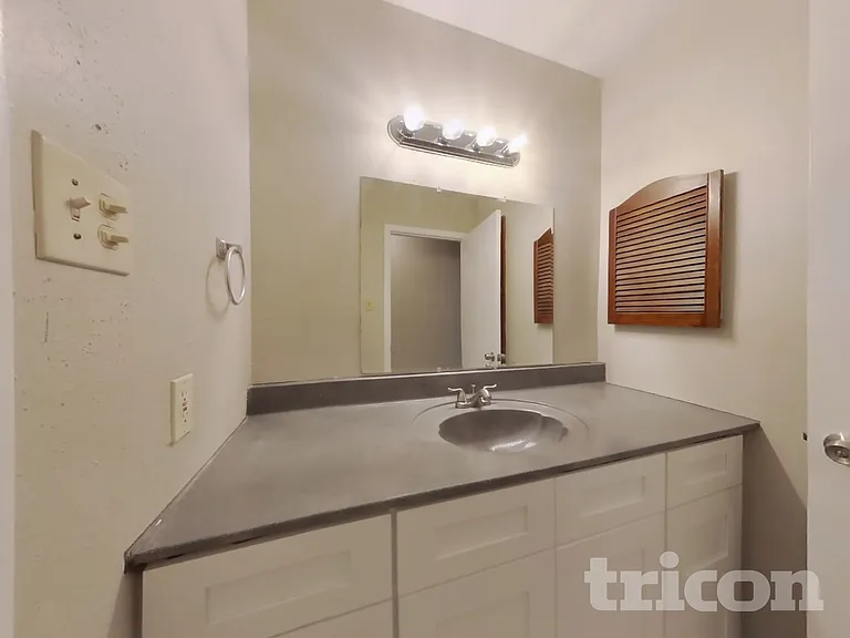 7527 Ledgebrook Dr — Photo 16
