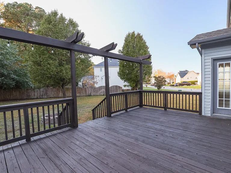 800 Sherrard Ct — Photo 34