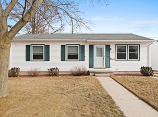 3221 Bellevue Pl, Two Rivers, WI 54241