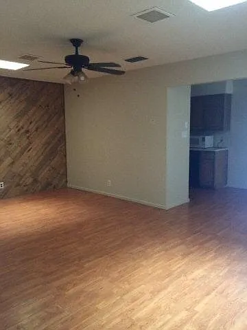 950 W 31st St #9 — Photo 7