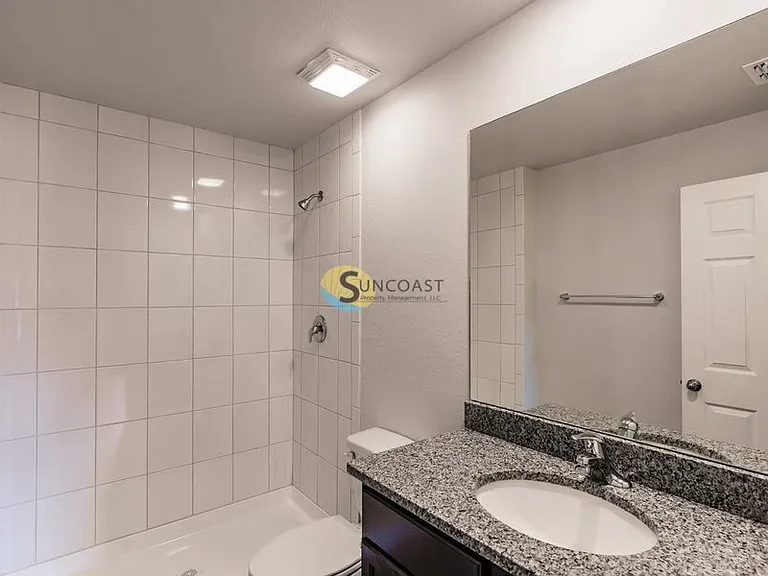 378 Urbana St — Photo 10