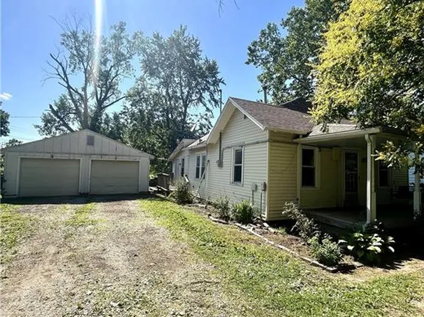202 Hunt St, Wellsville, KS 66092