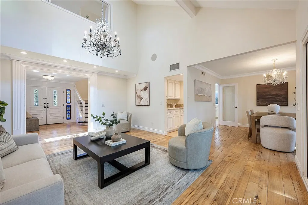 4 bed, 2.5 bath, 2954 sqft, $8,000 — Photo 3
