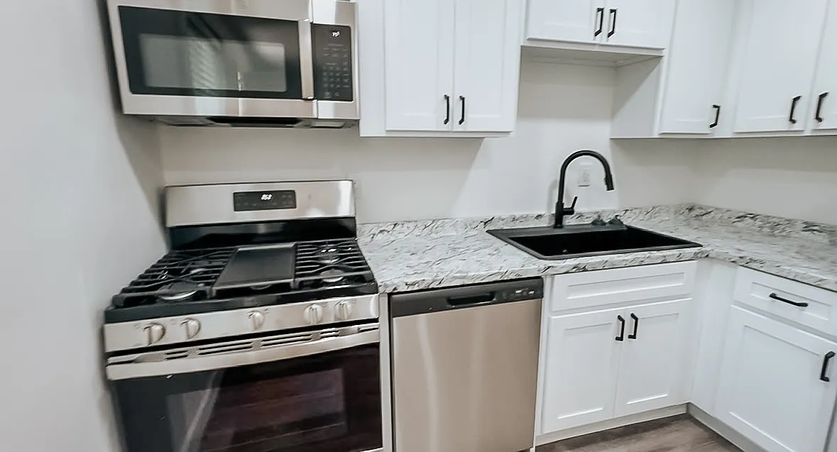 2 bed, 700 sqft, $1,225 — Photo 2
