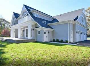 108 Melrose Rd, Dix Hills, NY 11746