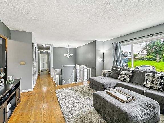 5th image of 318 Crandall Dr NE