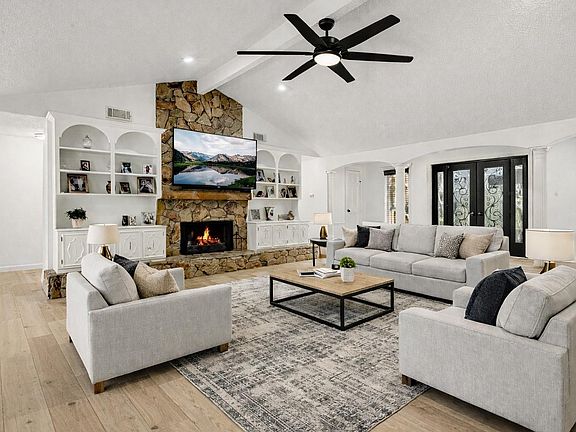 3rd image of 1031 Richelieu Ln