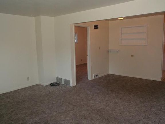 4th image of 322 Benton Ave #A