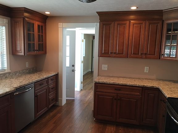 4th image of 99 S Buhl Farm Dr