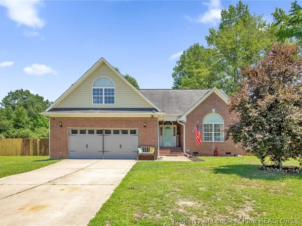 365 Chestnut Dr, Raeford, NC 28376