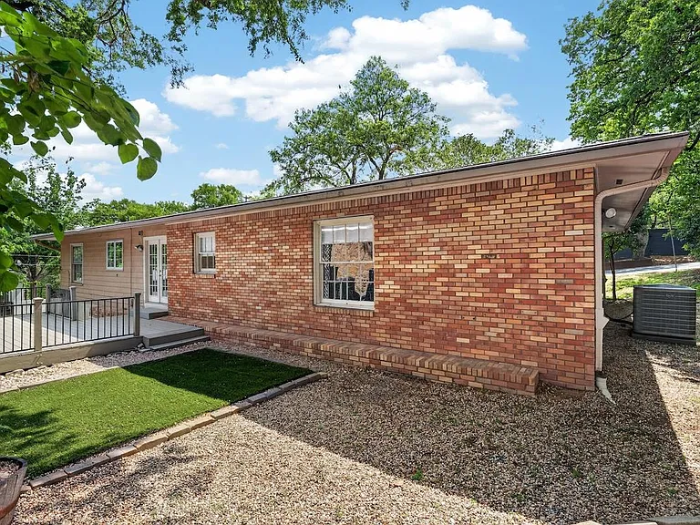 2506 Hillview Rd — Photo 25