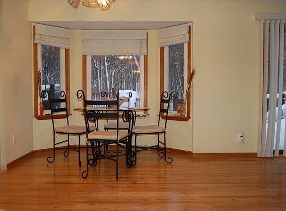 4th image of 1910 Beechwood Ave