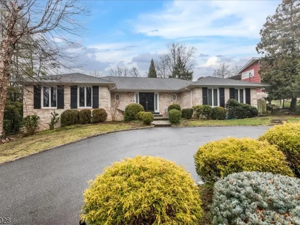 8 Robbins Ln, Millburn Twp., NJ 07078