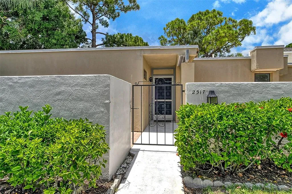 2 bed, 2.0 bath, 1230 sqft, $1,900 — Photo 4