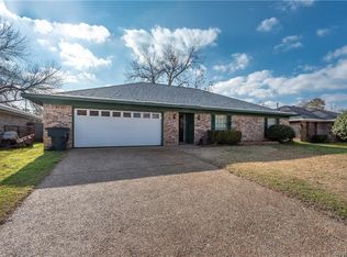 5410 Foxglove Dr, Bossier City, LA 71112