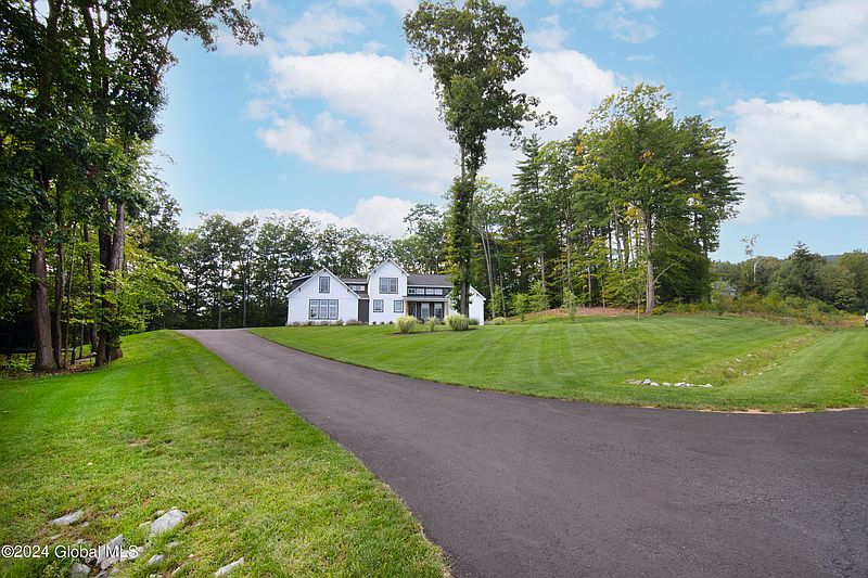 3rd image of 7 Humes Road