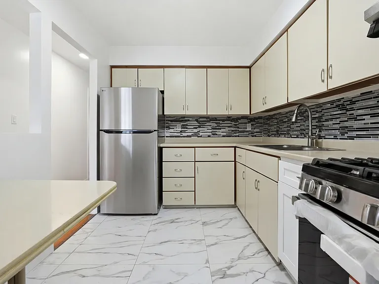 4306 Parsons Blvd #2 — Photo 5